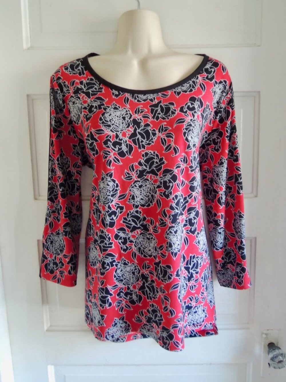 Jones NY Flowy Red & Black Rose Print 3/4 Sleeve Top L